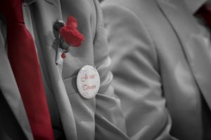 Photo noir et blanc et rouge mariage